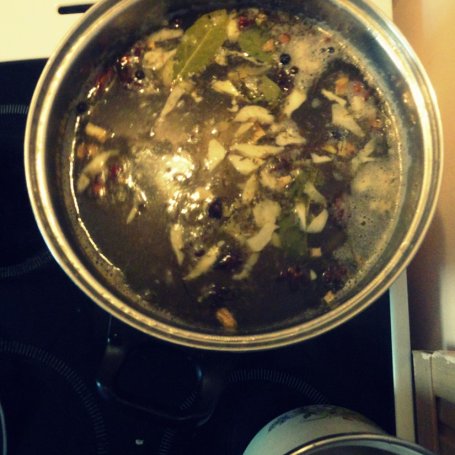 Krok 2 - Orientalna zupa z anyżem, świeżym tymiankiem i ciecierzycą foto