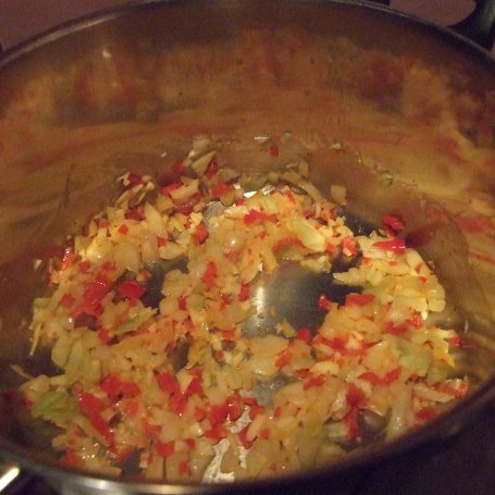 Krok 3 - Orientalna zupa z grillowaną wołowiną foto