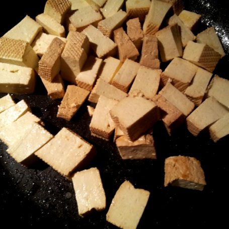 Krok 1 - orientalne tofu z kiełkami z patelni z prażonym sezamem foto