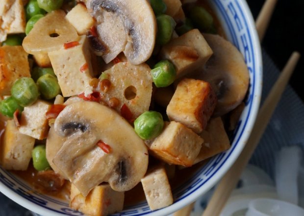Fotografia przedstawiająca Orientalne tofu z warzywami