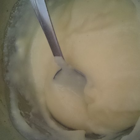Krok 2 - Orkiszowe ciasto z budyniem, kaszą manną i nektarynkami foto