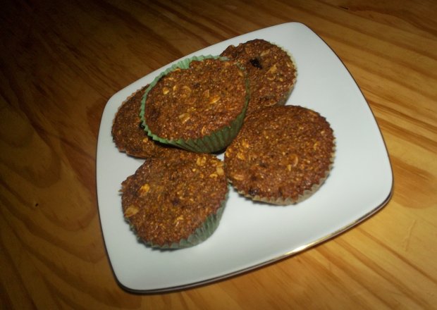 Fotografia przedstawiająca Orkiszowe muffiny z bakaliami