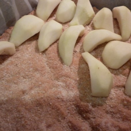 Krok 7 - Orkiszowo - kukurydziane kruche ciasto z gruszkami i posmakiem cynamonu. foto
