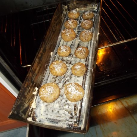 Krok 4 - Orzechowe ciasteczka z cukrem perlistym  foto