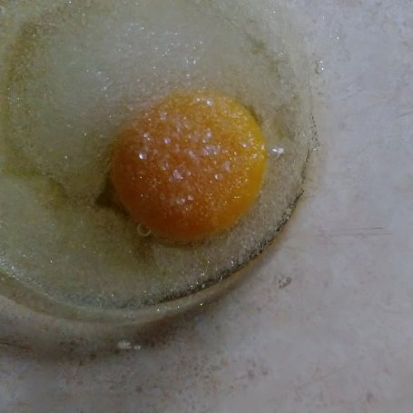 Krok 2 - Orzechowe mini serniczki z makaronem i porzeczkowym kremem foto