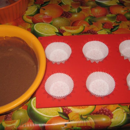 Krok 4 - Orzechowo - cynamonowe babeczki z kakaową polewą foto
