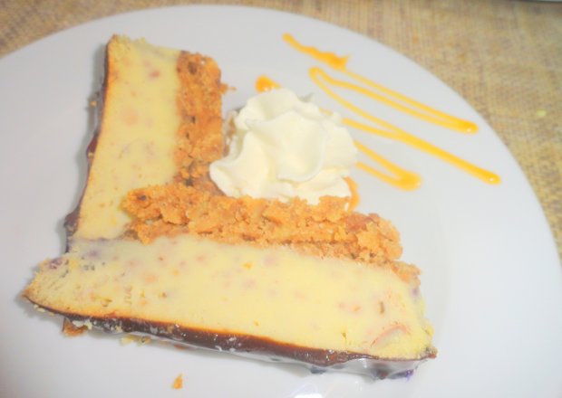 Fotografia przedstawiająca Orzechowo cytrynowy cheesecake