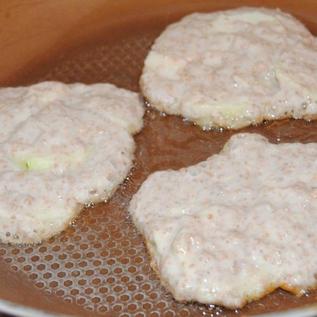 Krok 4 - Orzechowo- gruszkowe racuchy foto