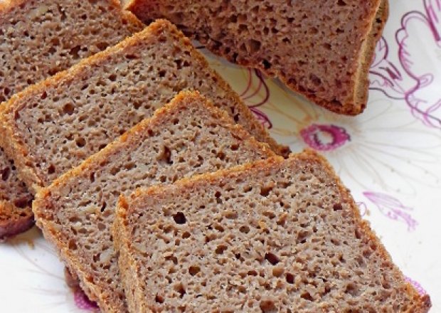 Fotografia przedstawiająca Orzechowy chleb na zakwasie pszennym
