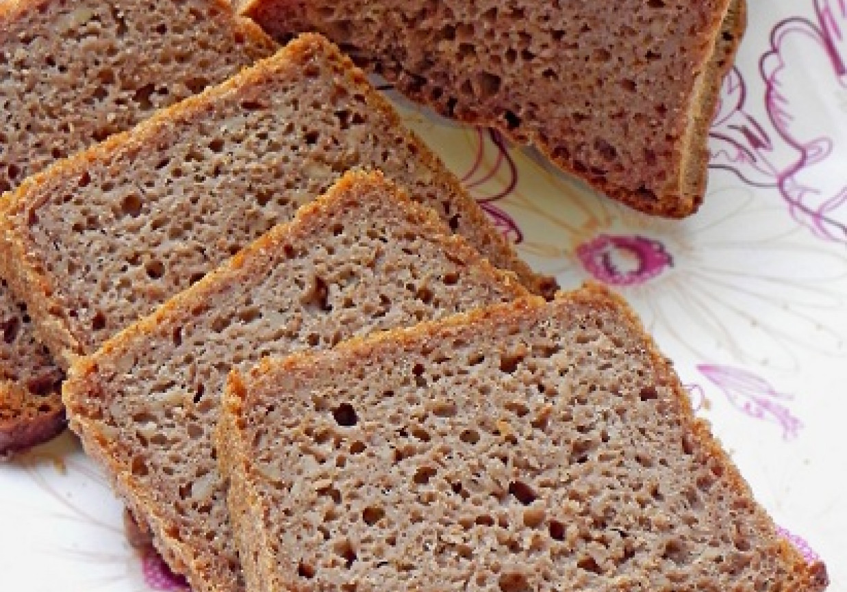 Orzechowy chleb na zakwasie pszennym foto
