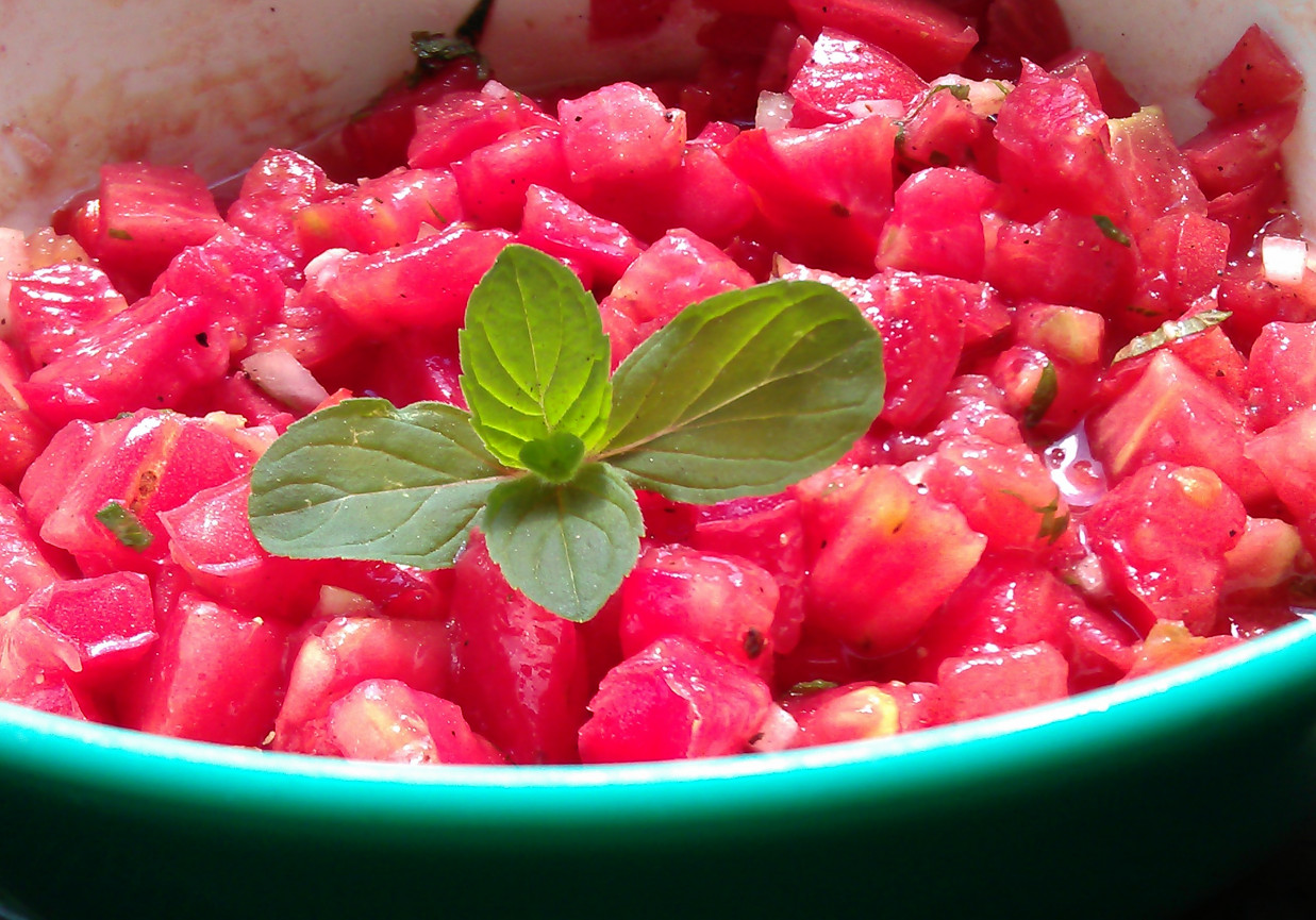 orzeźwiająca sałatka pomidorowa  foto