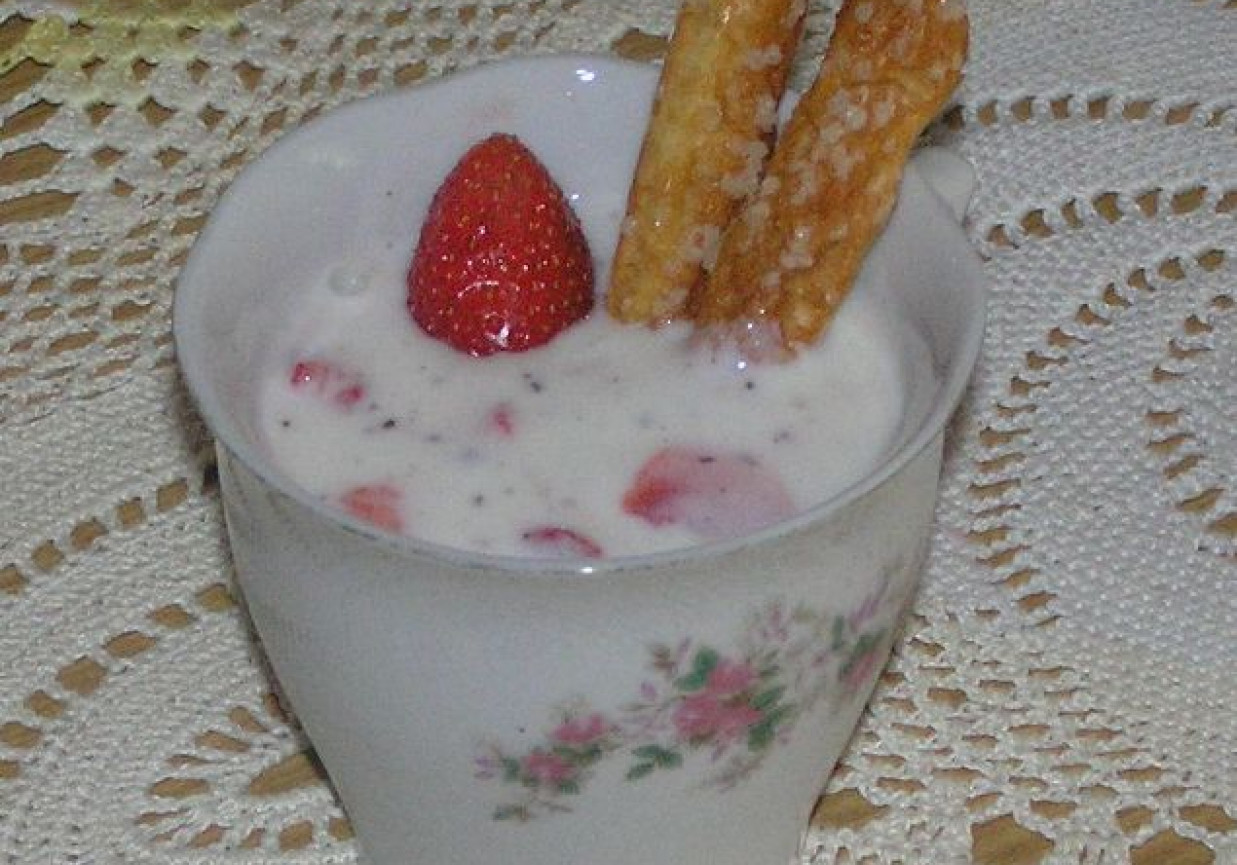 Orzeźwiający deser truskawkowy foto