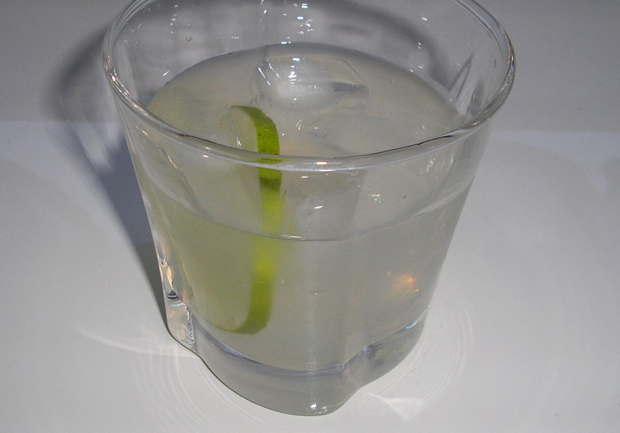 Orzeźwiający napój limonkowy foto
