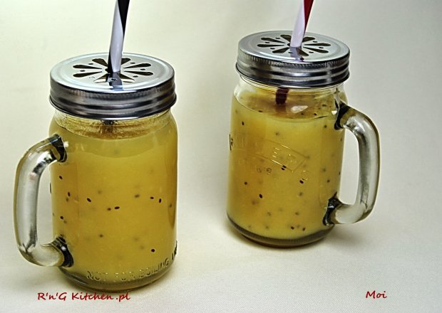 Fotografia przedstawiająca Orzeźwiający napój z kiwi i brzozy
