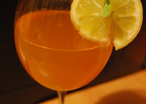 Fotografia przedstawiająca Orzeźwiający sok jabłkowy