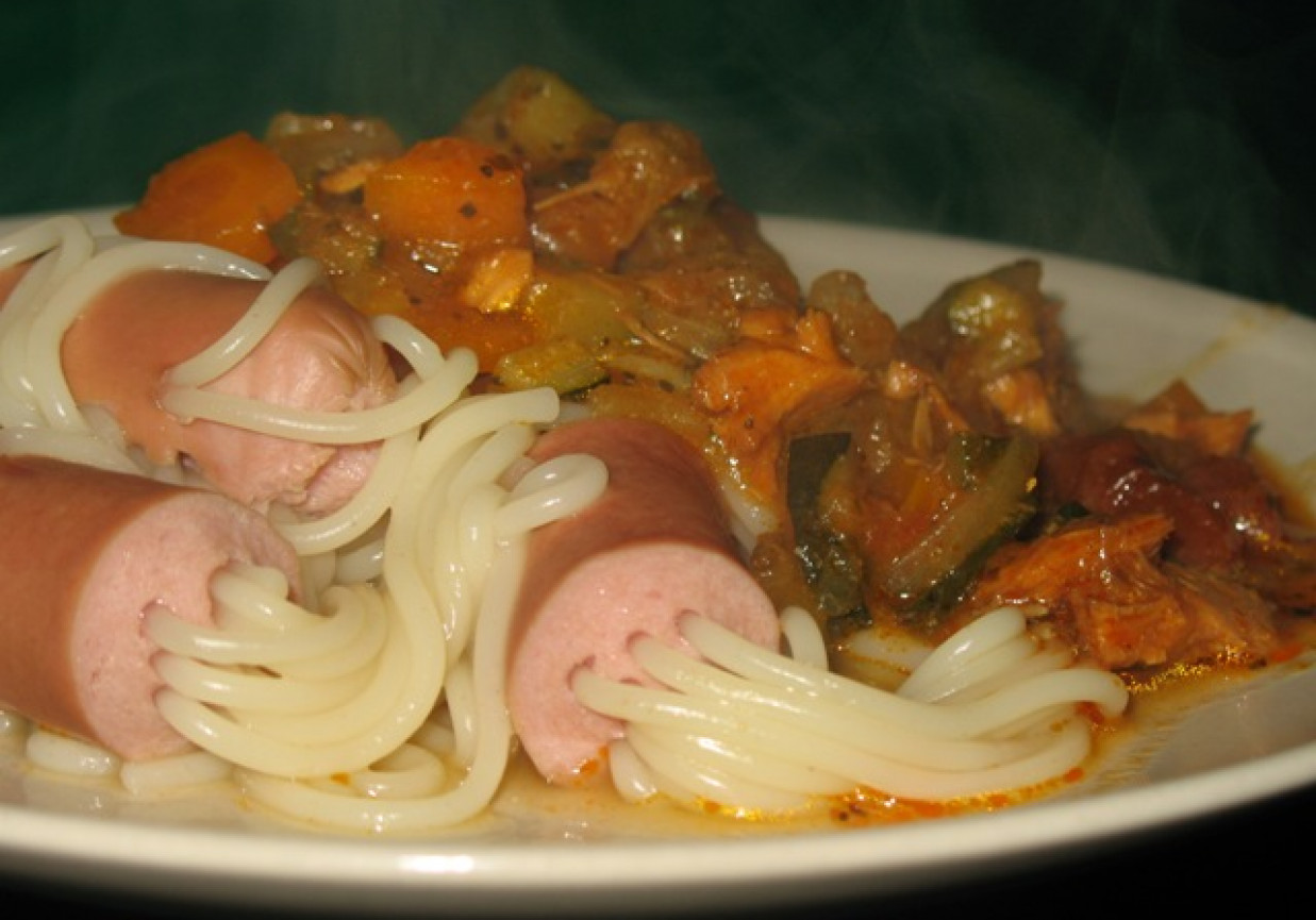 Ośmiorniczki spaghetti z sosem warzywnym foto