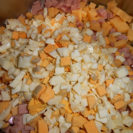 Krok 5 - Ostra sałatka z żółtym serem, porem i szynką foto