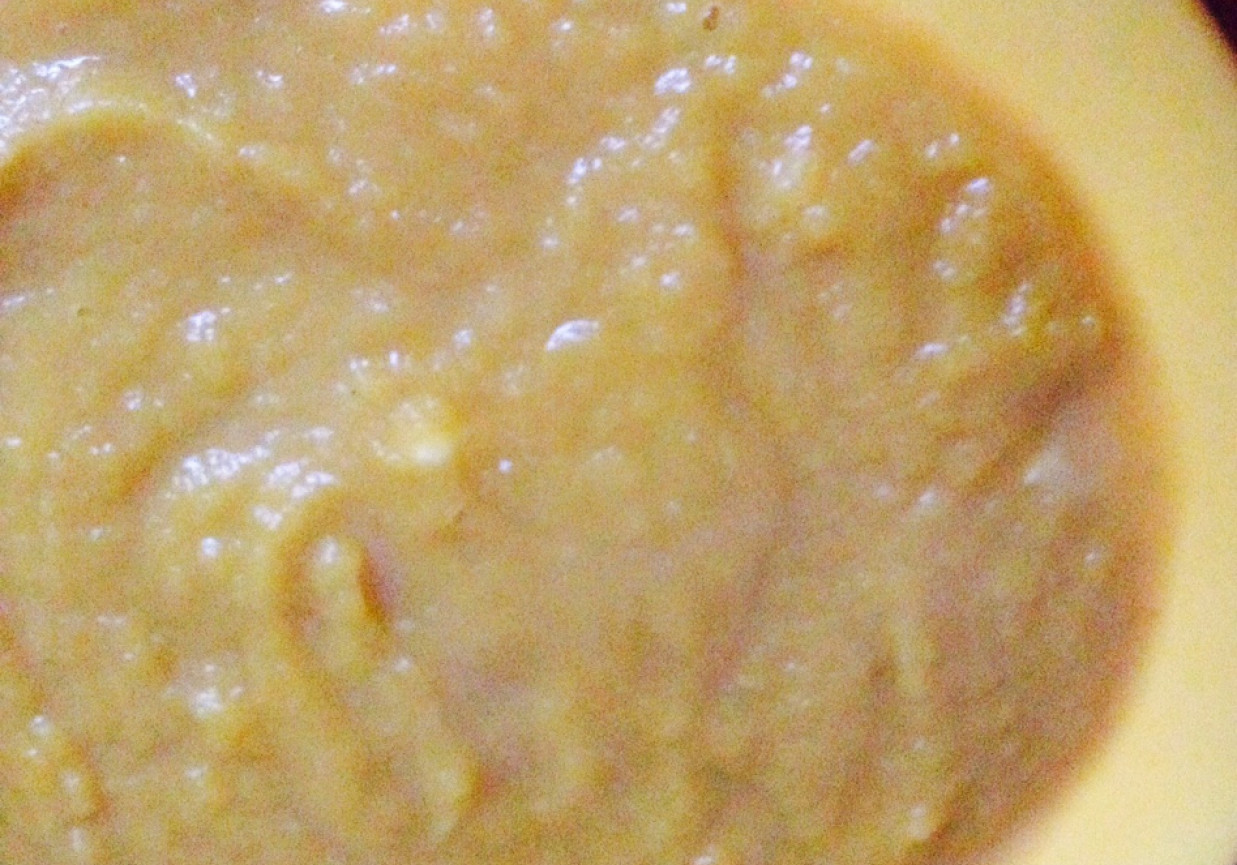 Ostra zupa krem z dynii z mozzarella  foto