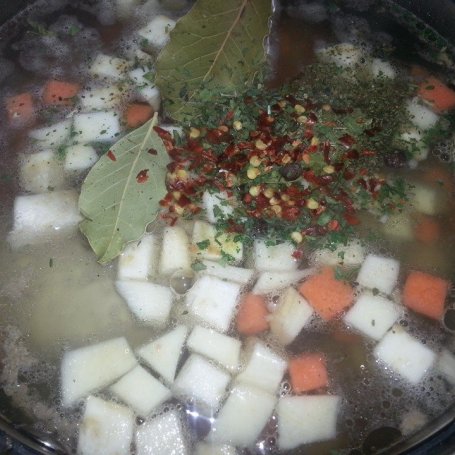 Krok 1 - Ostra zupa warzywna z rzepą i kurczakiem. foto