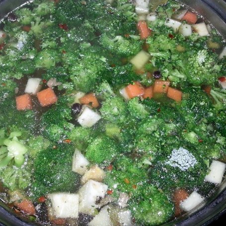 Krok 2 - Ostra zupa warzywna z rzepą i kurczakiem. foto