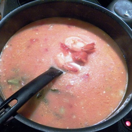 Krok 3 - Ostra zupa z krewetkami i makaronem foto