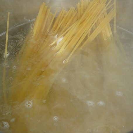 Krok 10 - Ostre spaghetti z natką pietruszki  foto