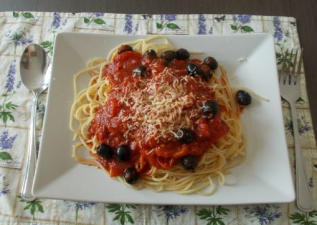 Fotografia przedstawiająca Ostre wegetarianskie spaghetti
