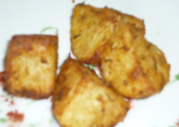 Fotografia przedstawiająca Ostre ziemniaki pieczone z papryką i tymiankiem