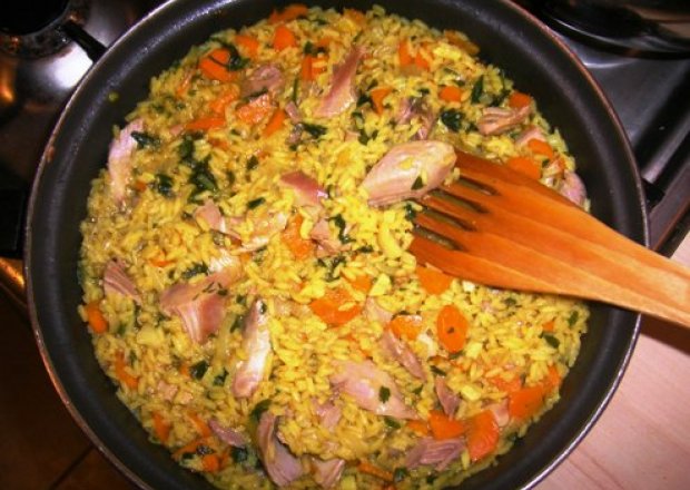 Fotografia przedstawiająca Ostry ryż curry z indykiem