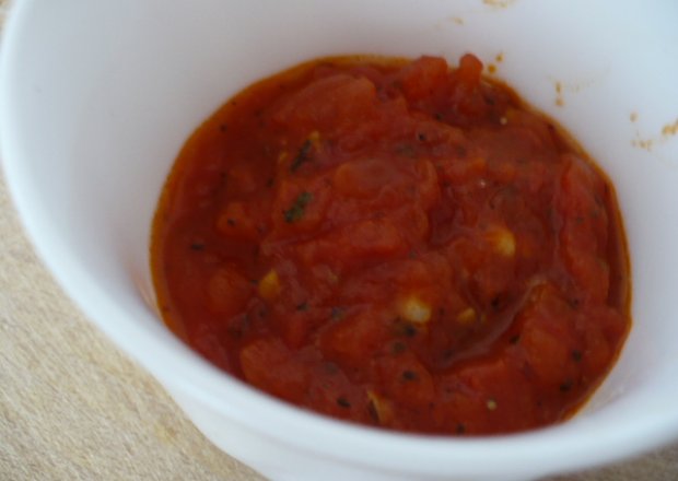 Fotografia przedstawiająca Ostry sos pomidorowy do słoików