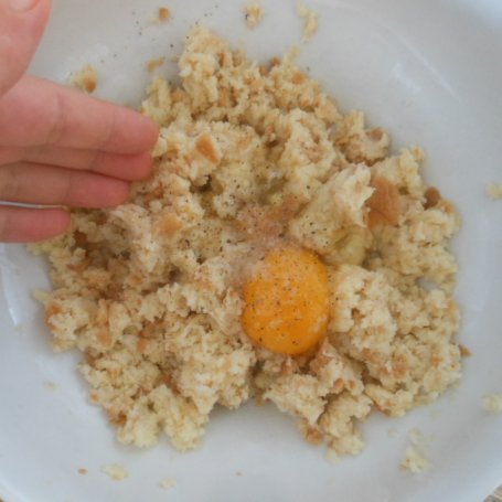 Krok 2 - Oszukana pizza z czerstwego chleba foto