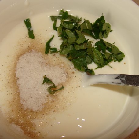 Krok 4 - Otrębowy omlet z truskawkami foto