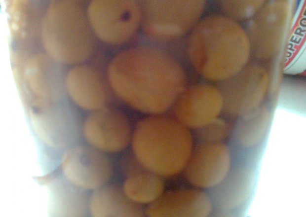 Fotografia przedstawiająca owoce agrestu w soku