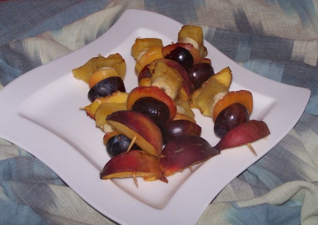 Fotografia przedstawiająca Owoce inaczej podane, czyli grillowane szaszłyki :)