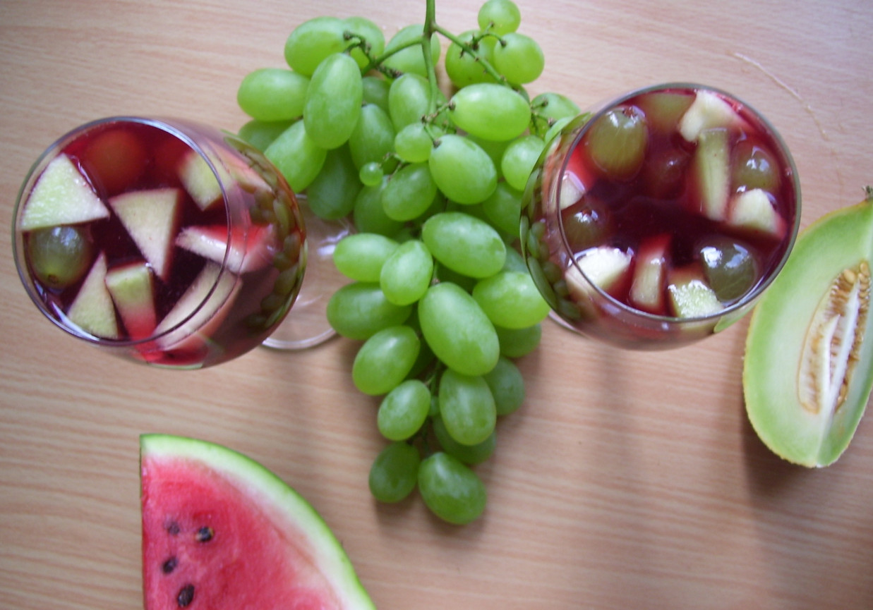 Owoce w winie foto