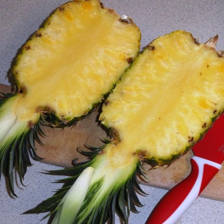 Krok 1 - Owocowa sałatka w ananasie foto