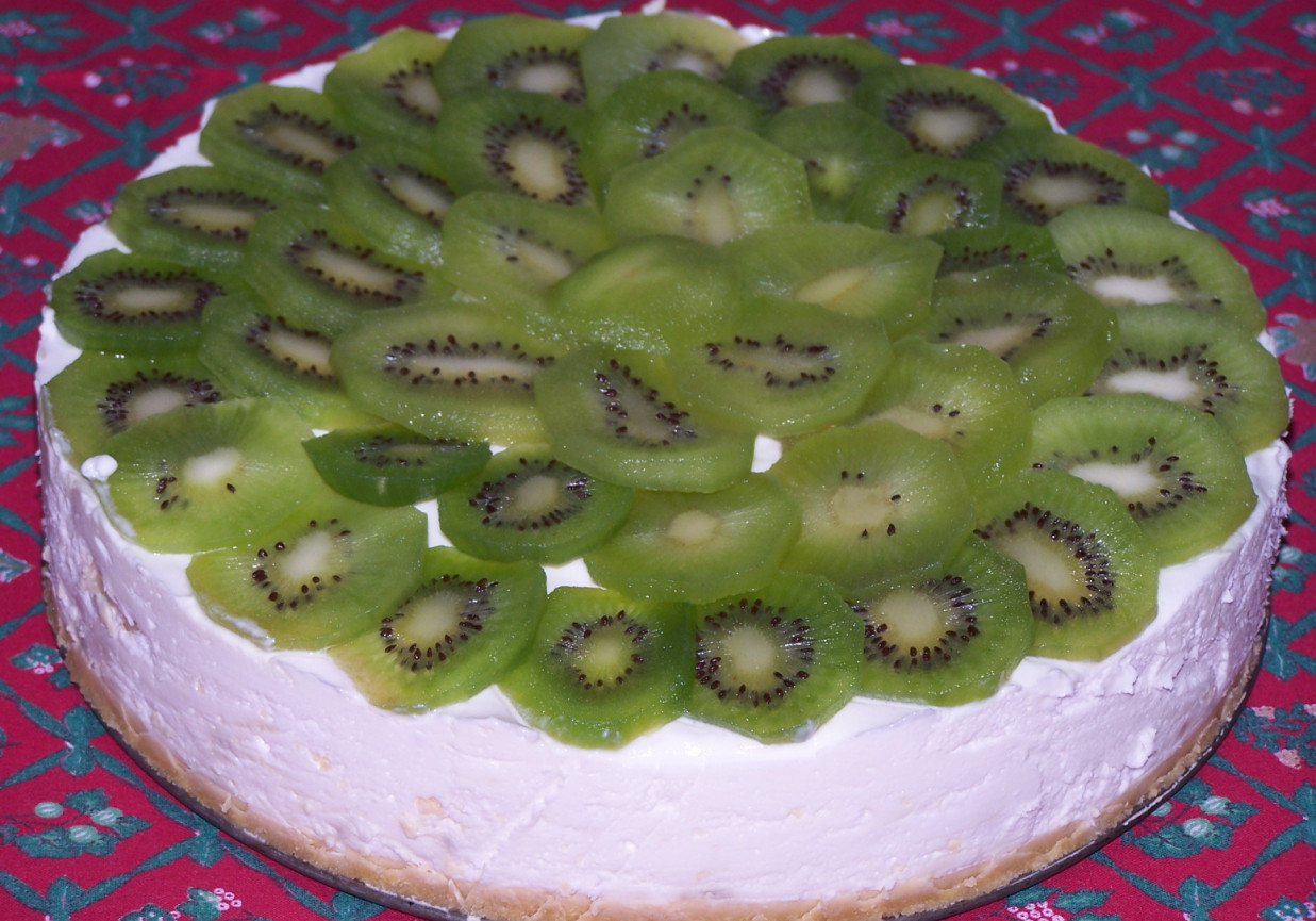 Owocowe ciasto, czyli sernik pod pierzynką z kiwi :) foto