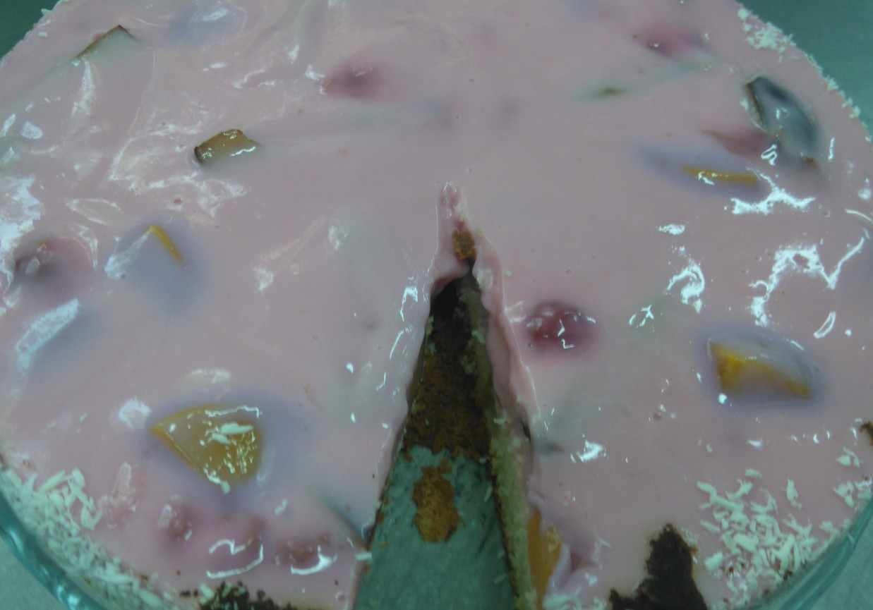 Owocowe ciasto z jogurtową pianką foto