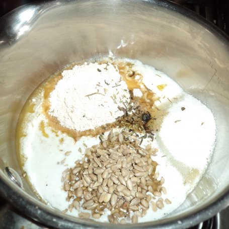 Krok 2 - Owocowe crumble z kruszonką z mąki gryczanej - słonecznikiem wzbogacone foto
