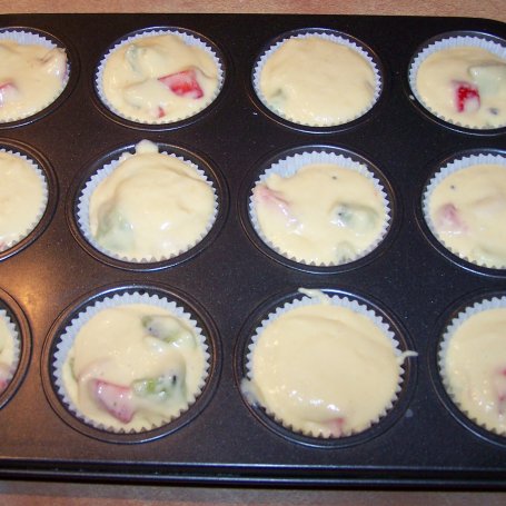 Krok 5 - Owocowe muffinki, czyli do kawy idealna łakoć :) foto