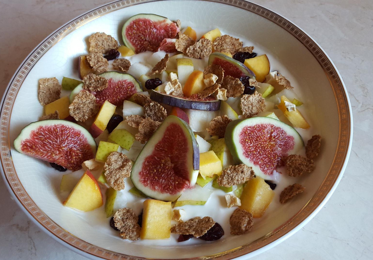 Owocowe śniadanie ze świeżą figą foto