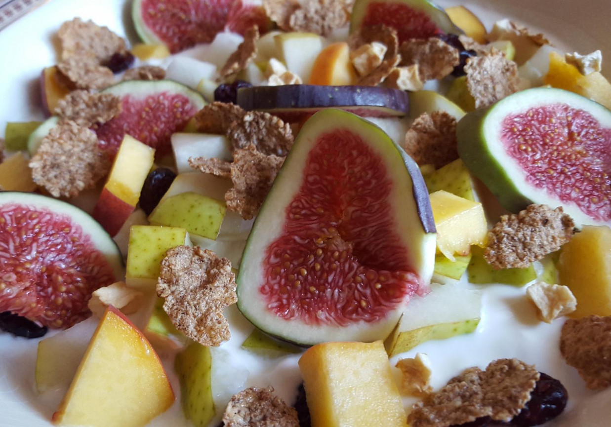 Owocowe śniadanie ze świeżą figą foto