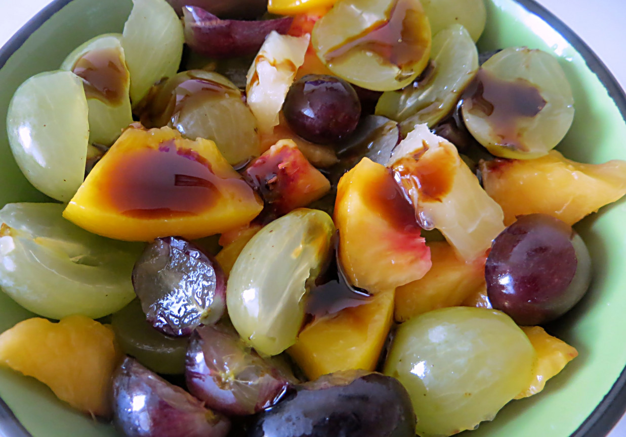 Owocowe w syropie klonowym i sosie balsamicznym foto