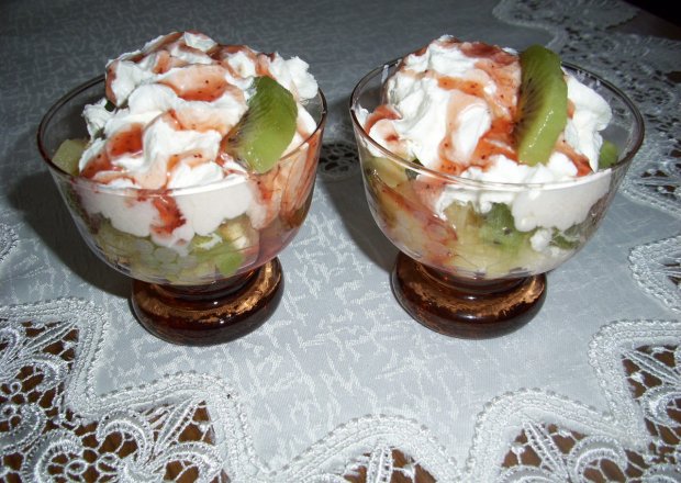 Fotografia przedstawiająca Owocowy deser