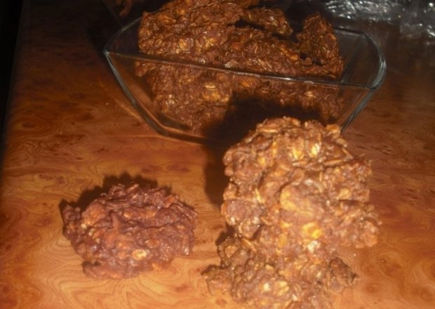 Fotografia przedstawiająca Owsiane ciasteczka bez pieczenia