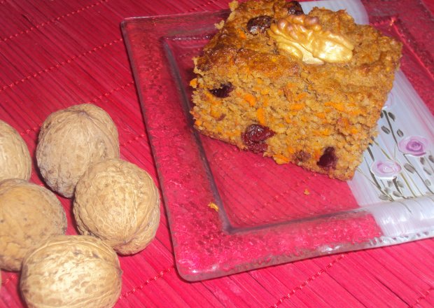Fotografia przedstawiająca Owsiane ciasto marchewkowe
