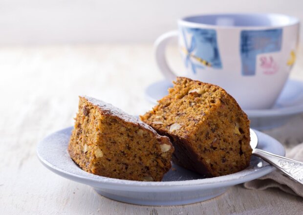 Fotografia przedstawiająca Owsiane ciasto marchewkowe