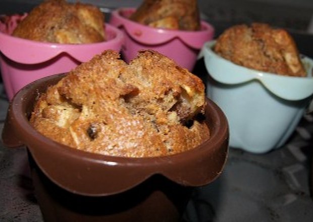 Fotografia przedstawiająca Owsiane muffinki z rodzynkami