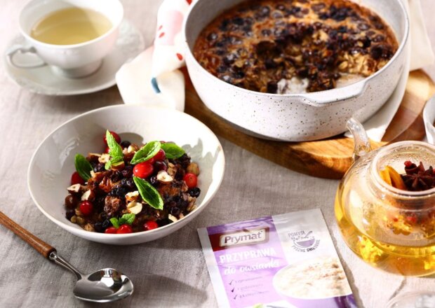 Fotografia przedstawiająca Owsianka bananowa pieczona w air fryerze