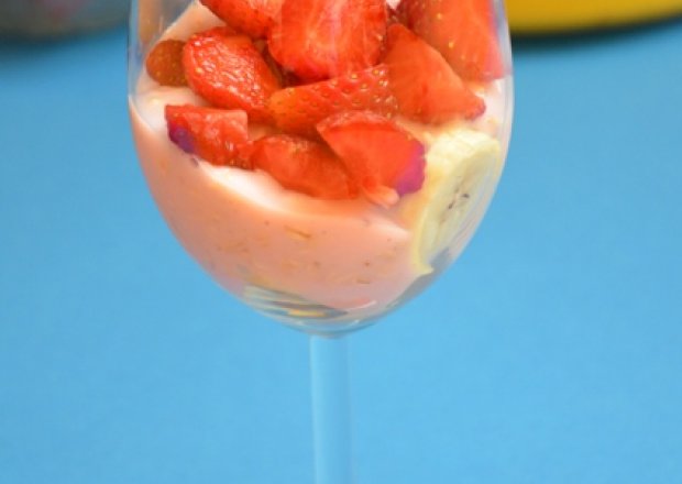 Fotografia przedstawiająca Owsianka jogurtowa